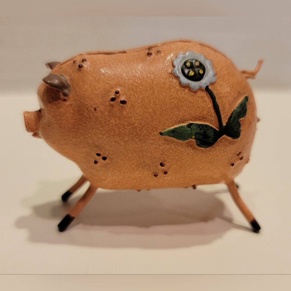 Vintage metal handpainted pink piggy, 2.5"×2"